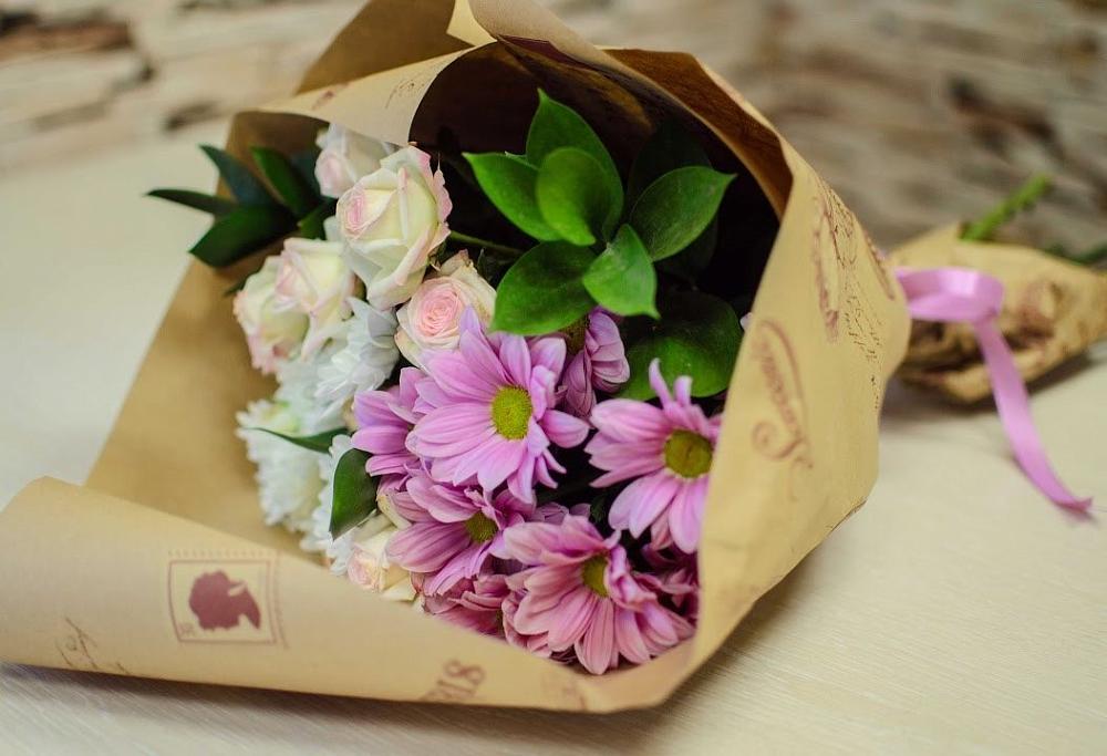 Букет цветов из: Розы и Хризантемы в Салехарде