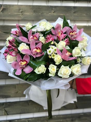 Букет цветов из: Розы и Хризантемы в Салехарде