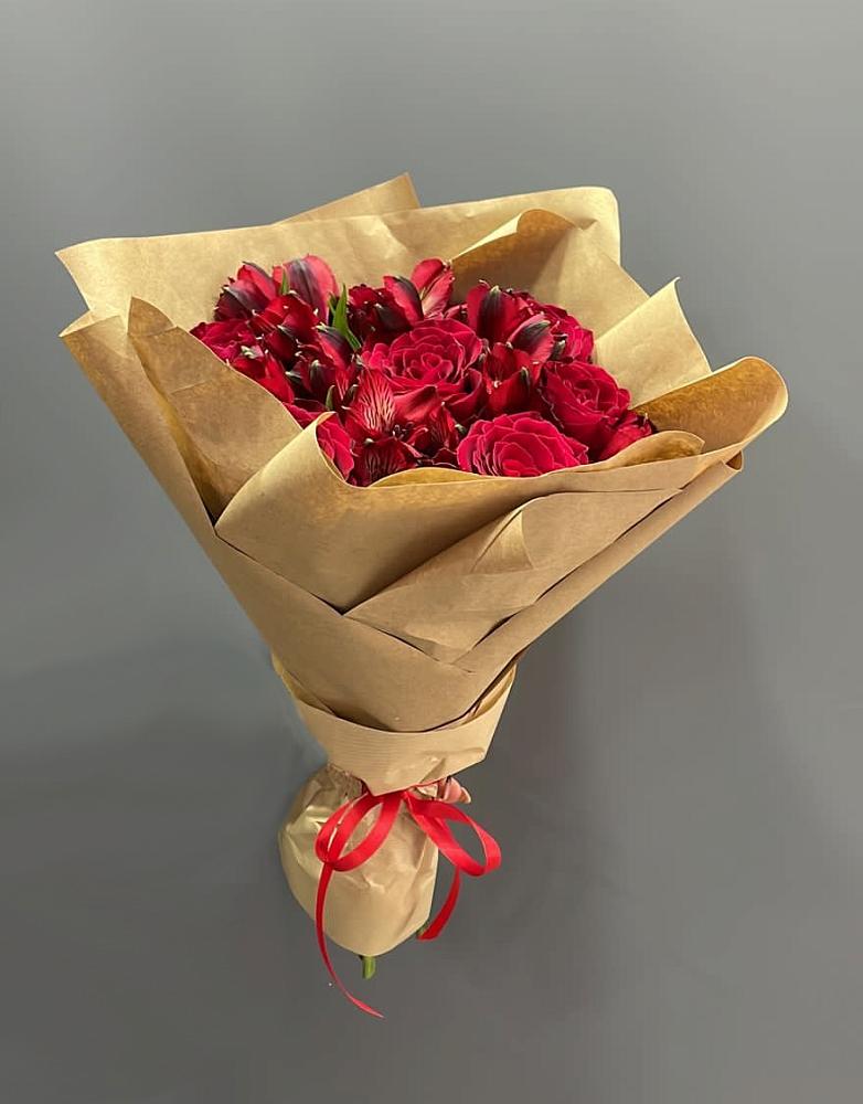 Букет цветов из: Альстромерии и Розы в Салехарде