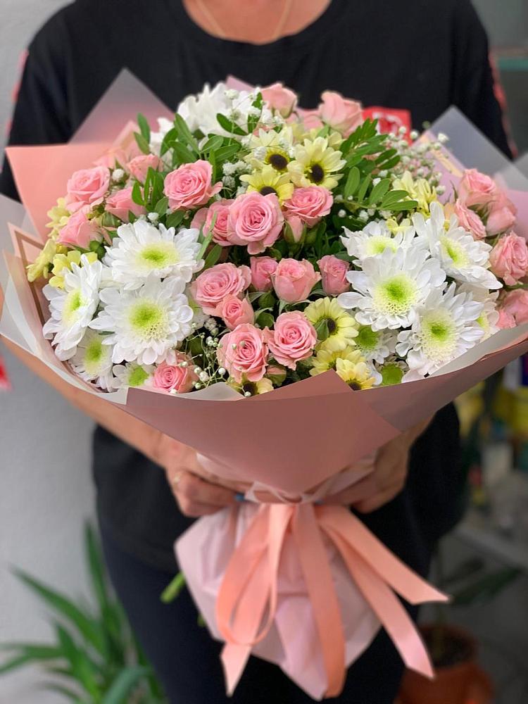 Букет цветов из: Розы и Хризантемы в Салехарде