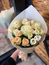 Букет цветов из:  Розы и Лизиантусы #REPLACE_PRED# Салехарде