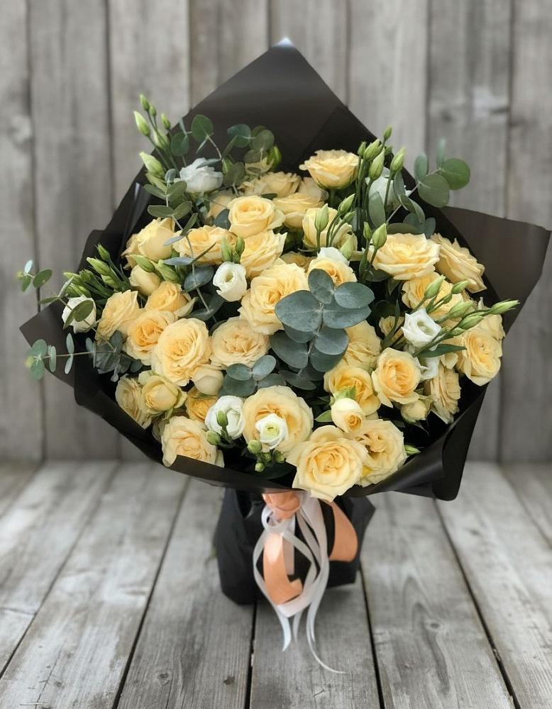 Букет цветов из: Розы и Лизиантусы в Салехарде