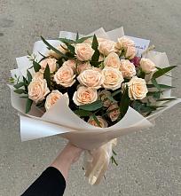 Букет Кремовые розы Латте в Салехарде