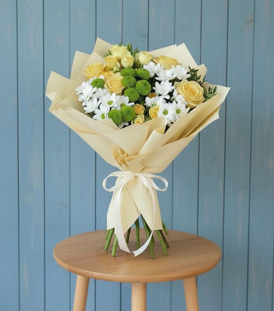 Букет цветов из: Хризантемы и Розы в Салехарде