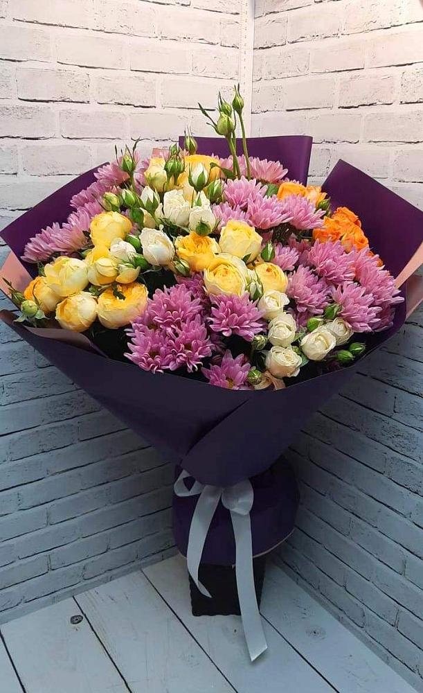 Букет цветов из: Хризантемы и Розы в Салехарде
