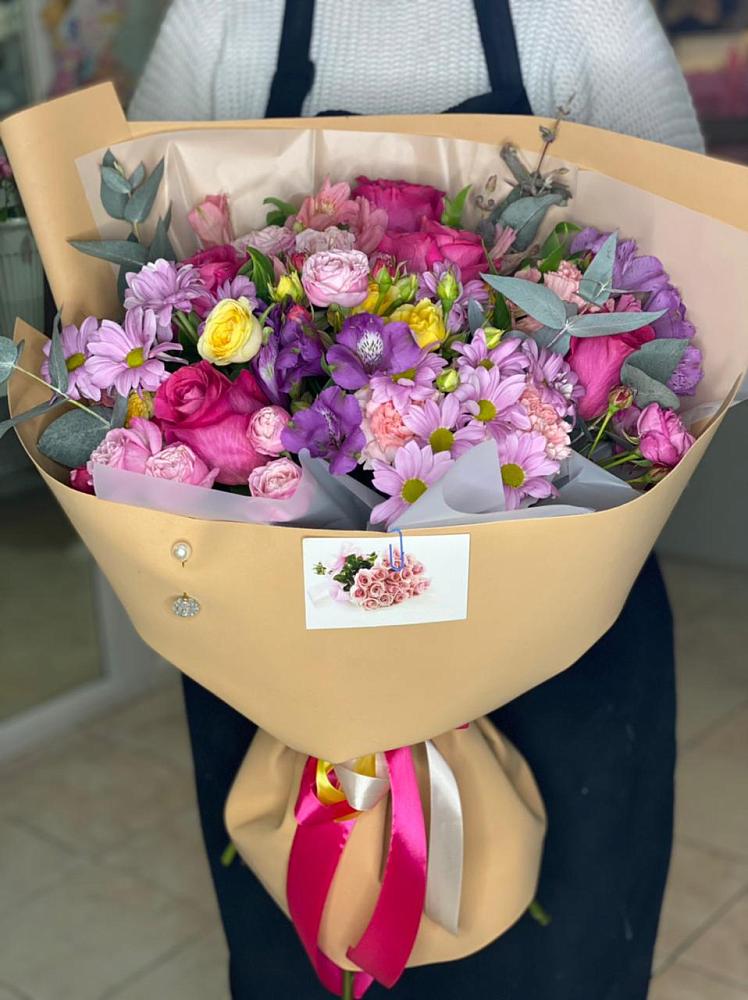 Букет цветов из: Хризантемы, Гвоздики и Альстромерии в Салехарде