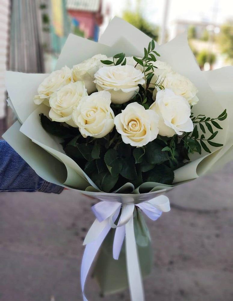 Букет Белые розы Проуд в Салехарде