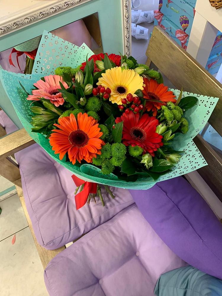 Букет цветов из: Герберы, Хризантемы и Альстромерии в Салехарде