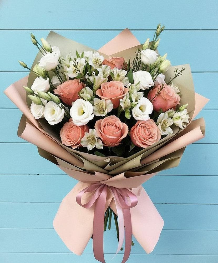 Букет цветов из: Розы, Альстромерии и Лизиантусы в Салехарде