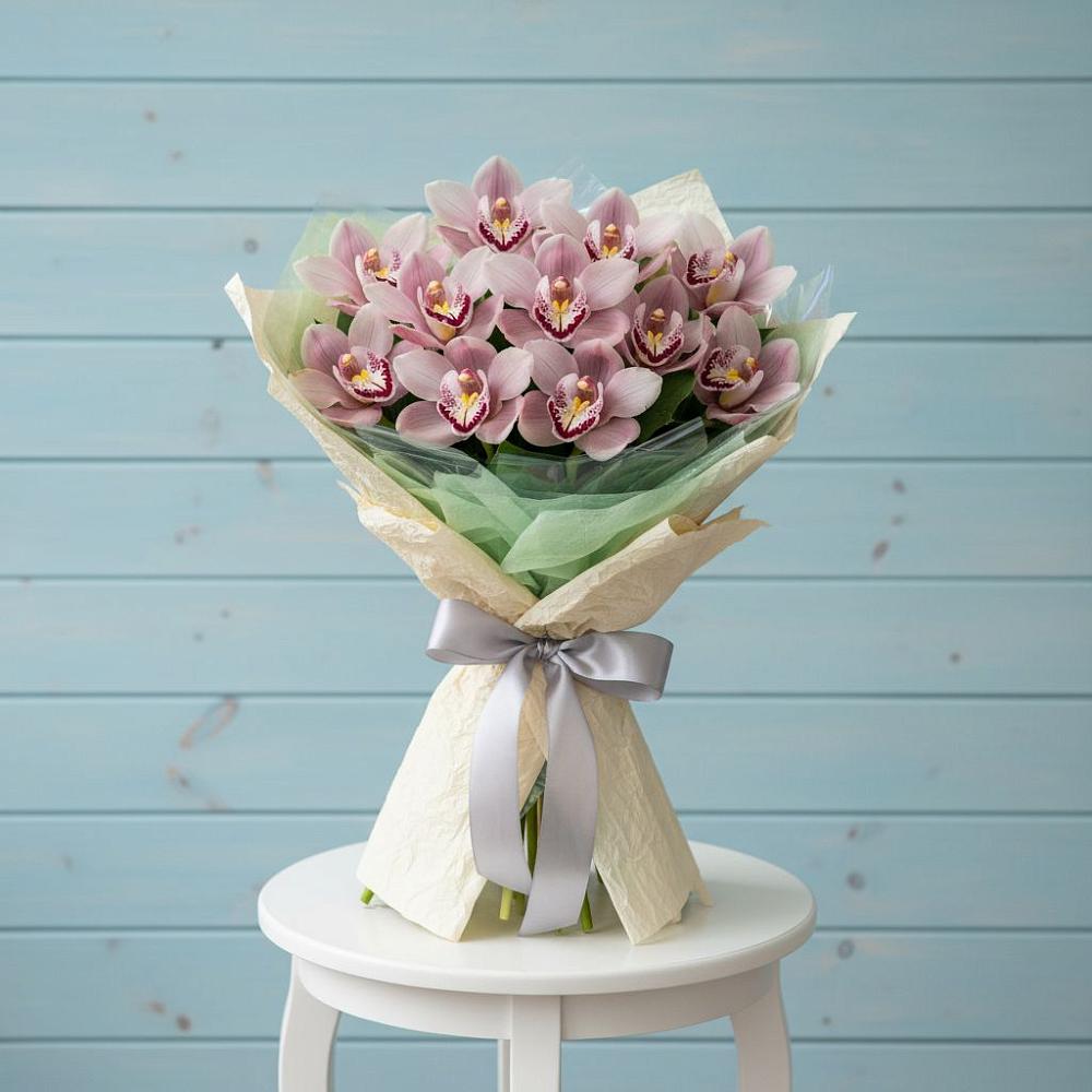 Букет цветов из: Орхидеи и Розы в Салехарде