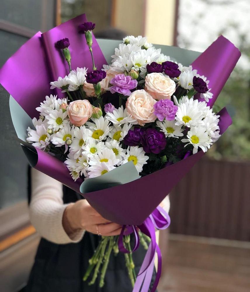 Букет цветов из: Хризантемы, Гвоздики и Розы в Салехарде