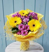 Букет цветов из:  Хризантемы и Герберы в Салехарде