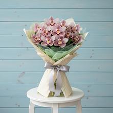 Букет цветов из:  Орхидеи и Розы в Салехарде