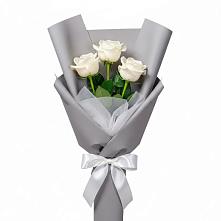 Букет 3 белые розы в Салехарде