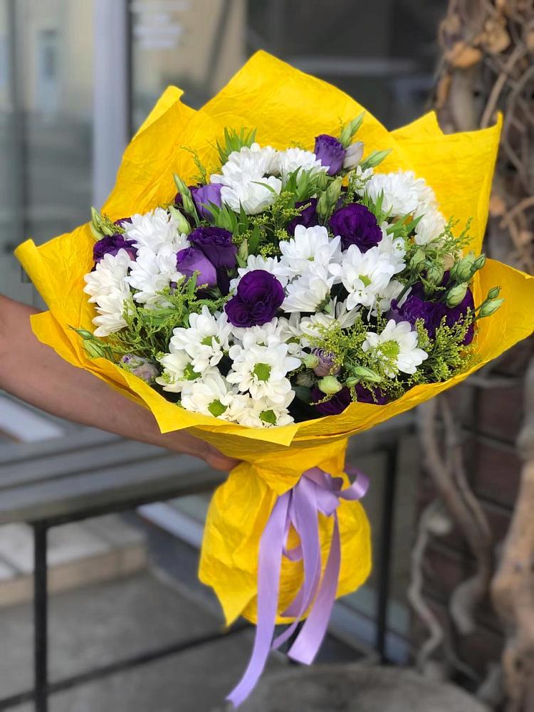 Букет цветов из: Ирисы, Хризантемы и Ромашки в Салехарде