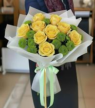 Букет цветов из:  Хризантемы и Розы в Салехарде