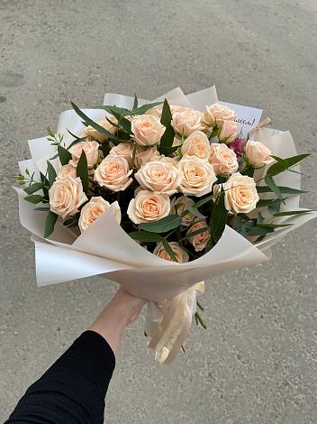 Букет Кремовые розы Латте в Салехарде