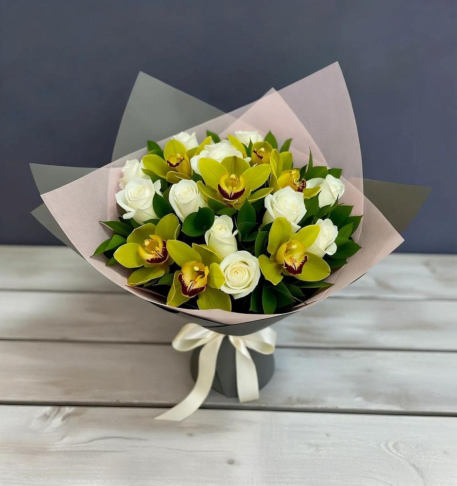 Букет цветов из: Орхидеи и Розы в Салехарде