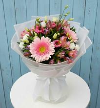 Букет цветов из:  Герберы, Альстромерии и Лизиантусы в Салехарде