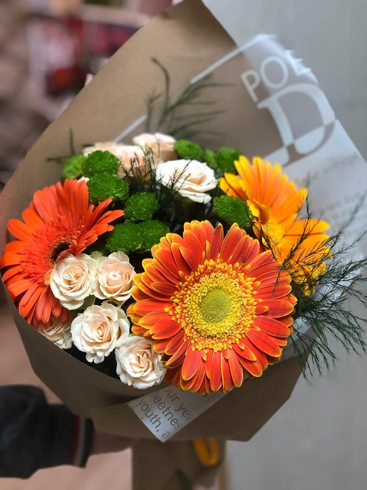 Букет цветов из: Герберы, Хризантемы и Розы в Салехарде