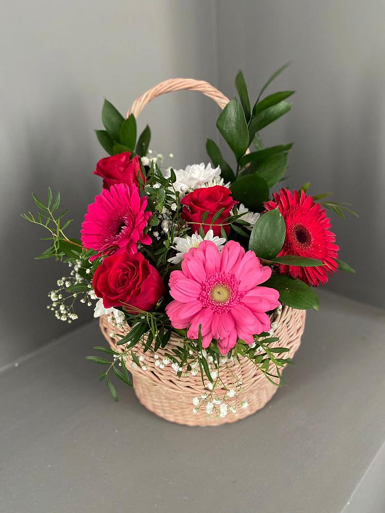 Цветочная композиция из Розы, Хризантемы и Герберы в корзине в Салехарде