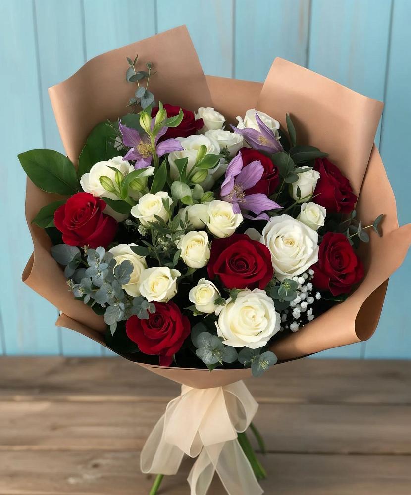 Букет цветов из: Розы и Альстромерии в Салехарде
