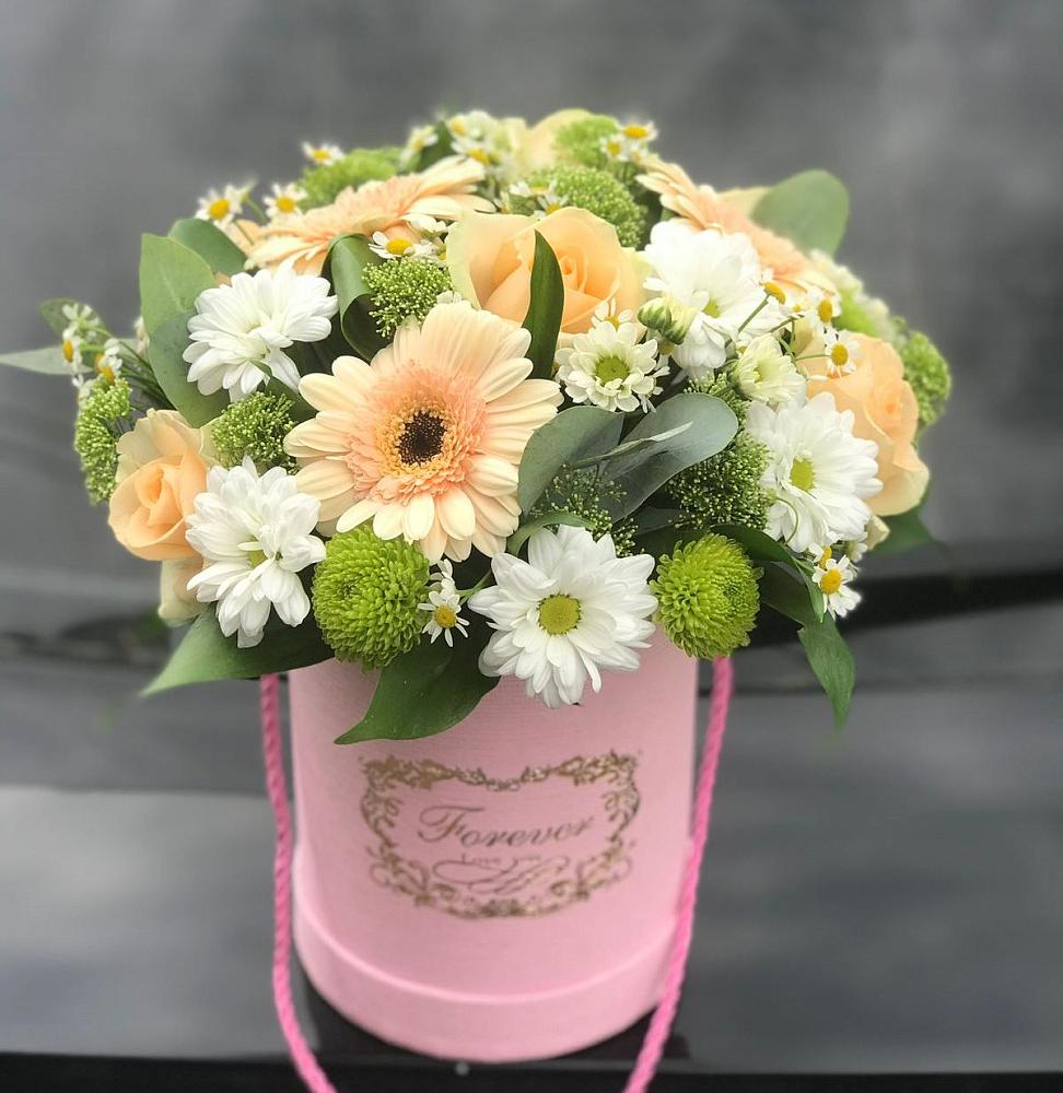 Цветочная композиция из Розы, Герберы и Хризантемы в шляпной коробке в Салехарде