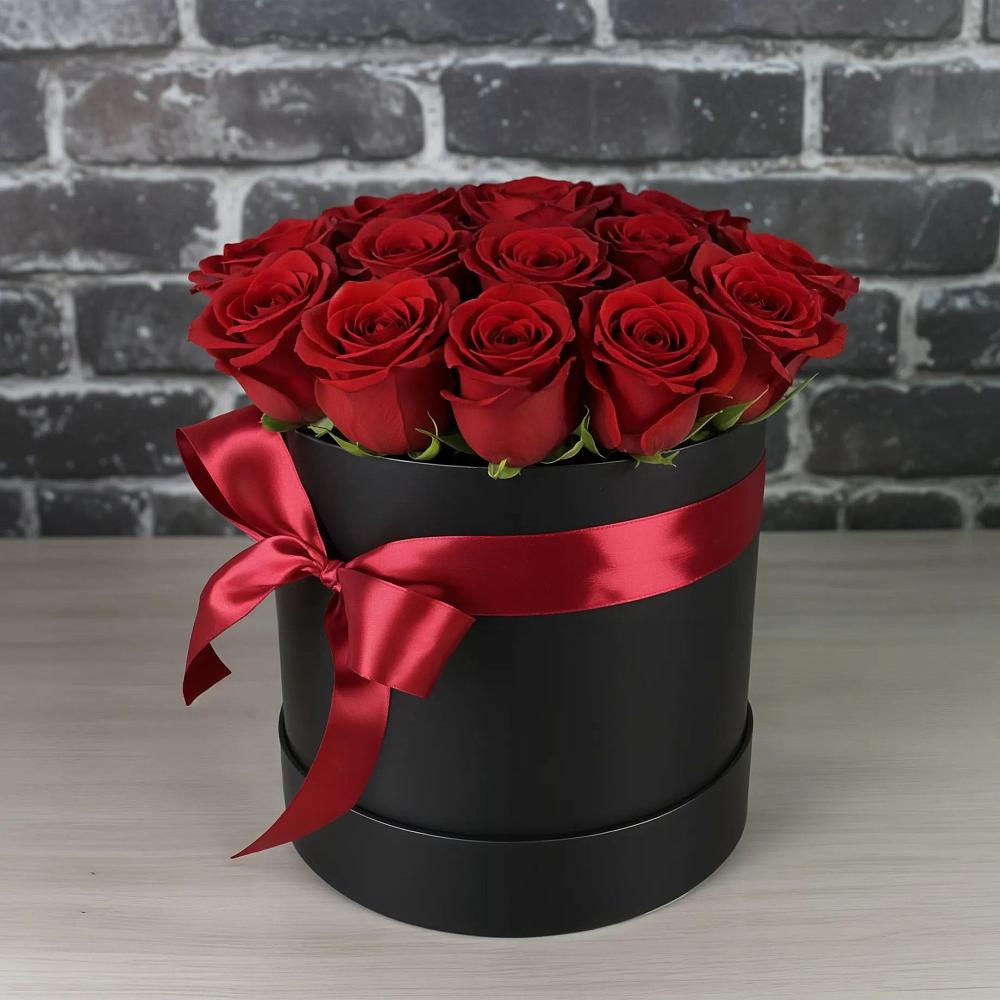 Цветочная композиция из Розы в шляпной коробке в Салехарде