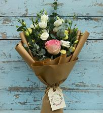 Букет цветов из:  Розы и Лизиантусы в Салехарде
