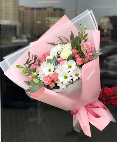 Букет цветов из: Розы, Лизиантусы и Хризантемы в Салехарде