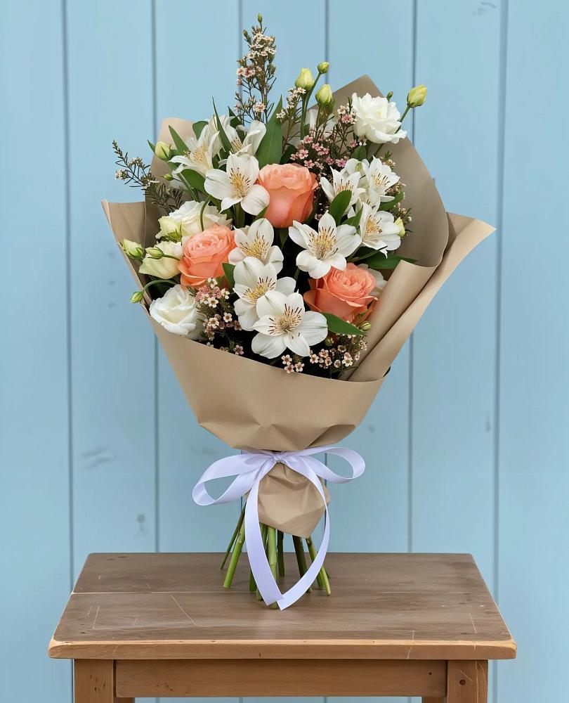 Букет цветов из: Альстромерии, Лизиантусы, Розы и Хризантемы в Салехарде