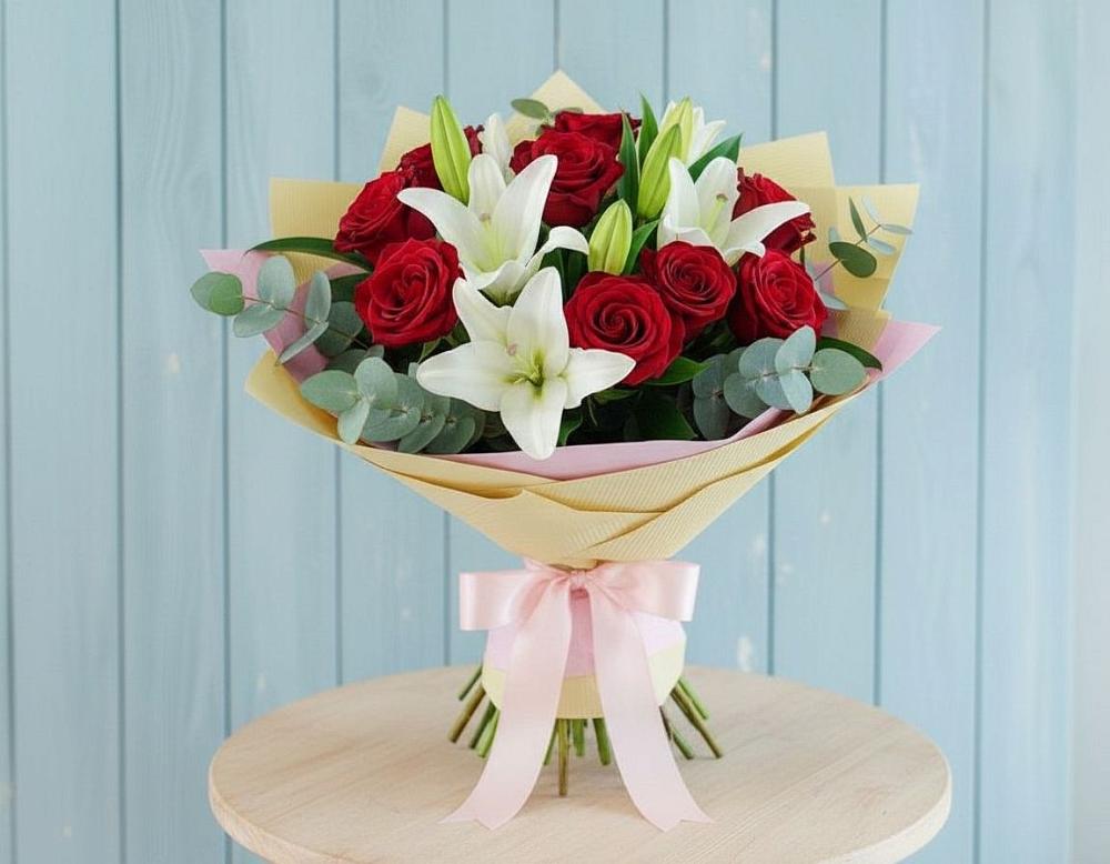 Букет цветов из: Лилии и Розы в Салехарде