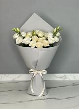 Букет цветов из:  Розы и Лизиантусы в Салехарде